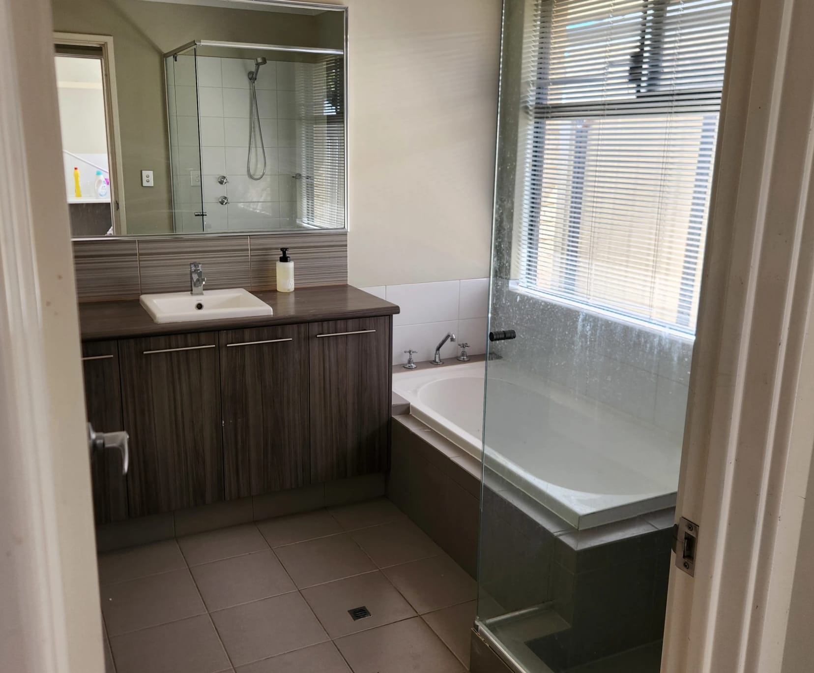 3 Rooms for Rent in Meadow Springs, Perth | $250, Unfurnished, Shared bathroom - student accommodation in Perth - img_11