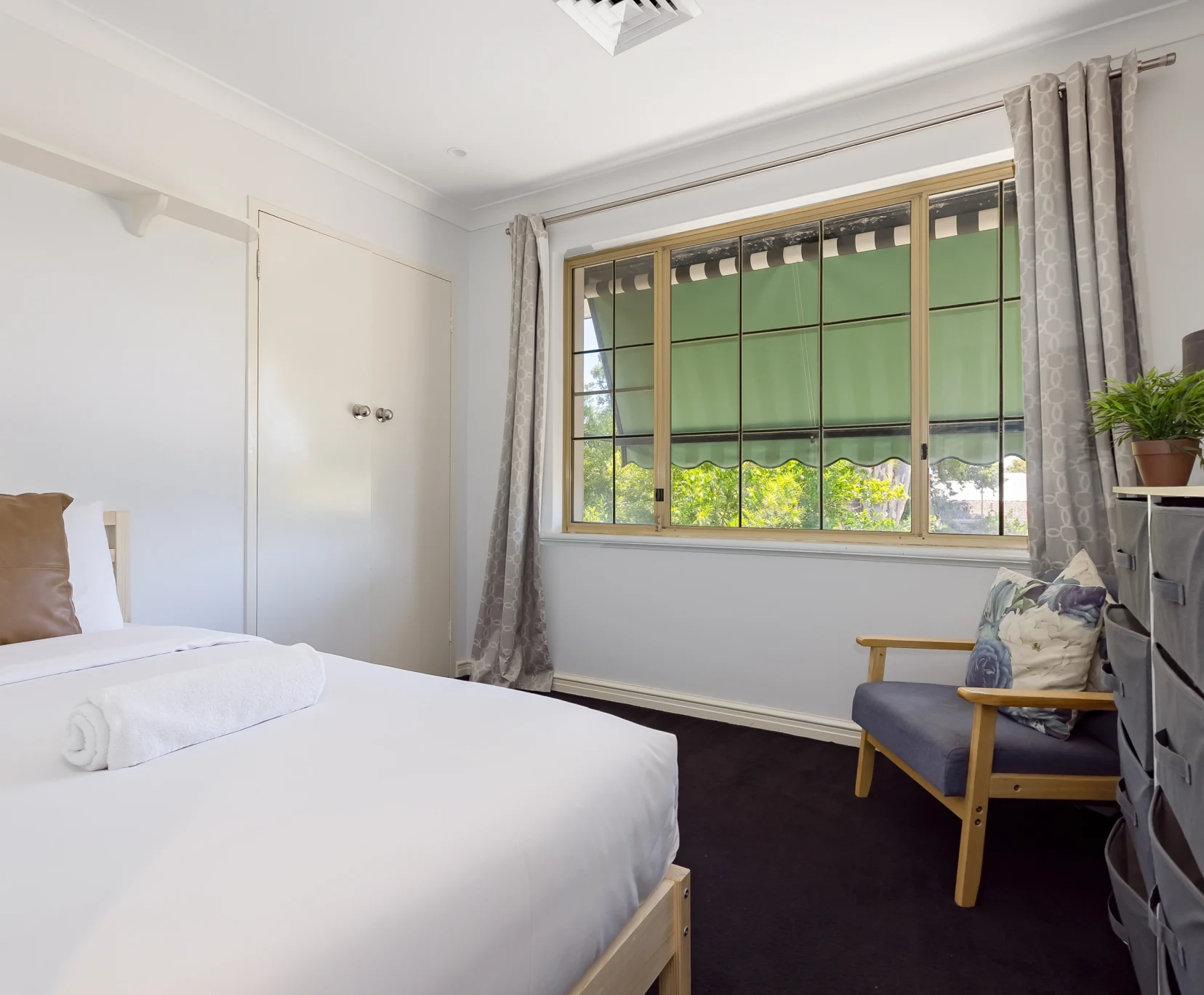 Whole Property for Rent in Applecross, Perth | $2,500, Furnished, Own bathroom - student accommodation in Perth - img_4