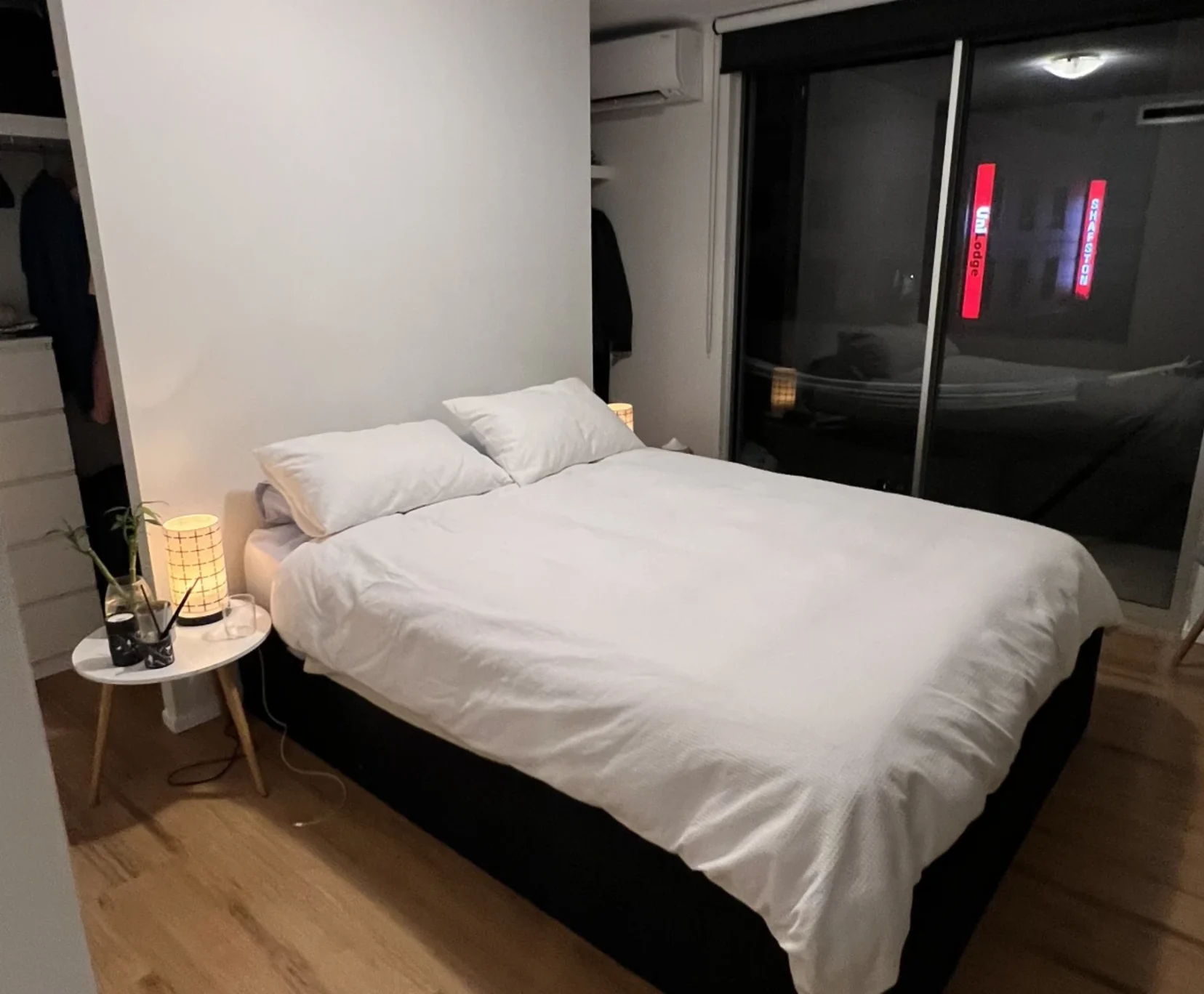 One Bed Flat for Rent in Kangaroo Point, Brisbane | $600, Furnished, Ensuite - student accommodation in Brisbane - img_1