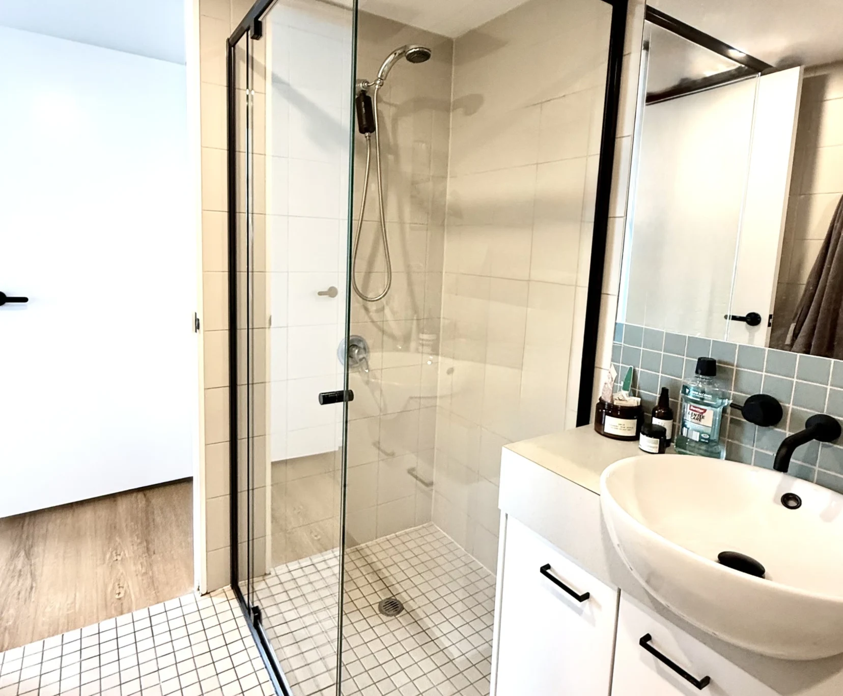 One Bed Flat for Rent in Kangaroo Point, Brisbane | $600, Furnished, Ensuite - student accommodation in Brisbane - img_5