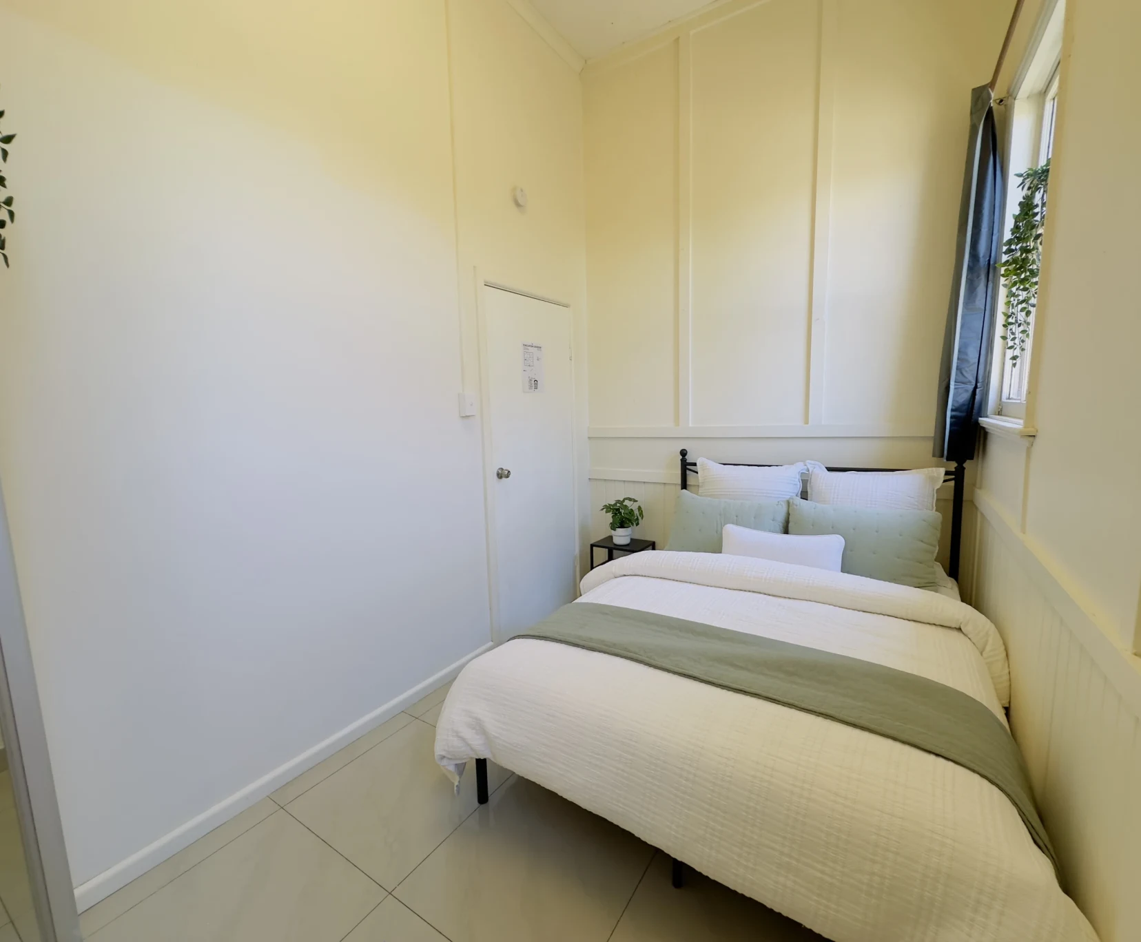 Room for Rent in Seven Hills, Sydney | $290, Furnished, Shared bathroom student accommodation in Sydney - img_1