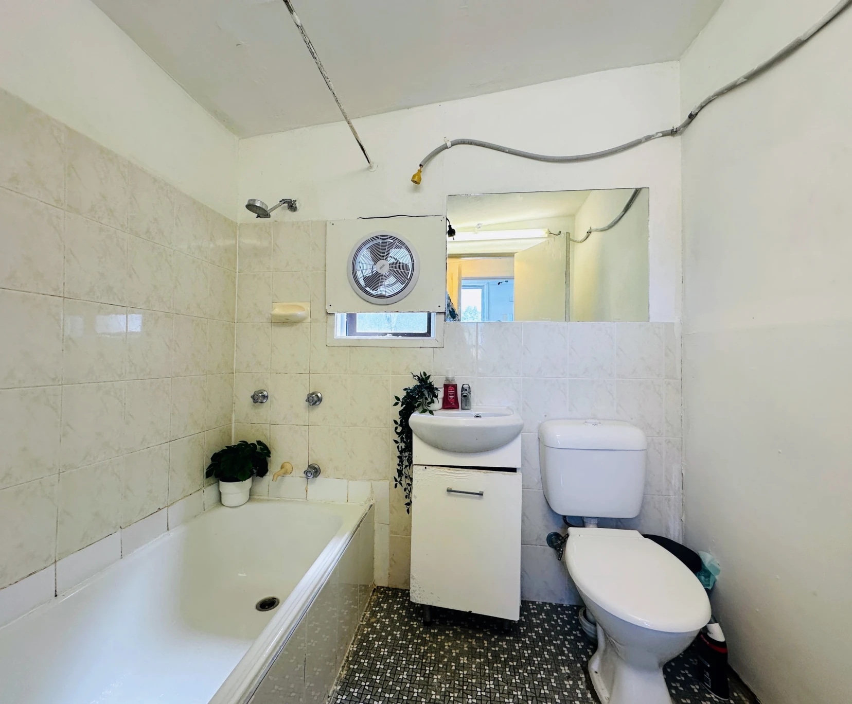 Room for Rent in Seven Hills, Sydney | $290, Furnished, Shared bathroom student accommodation in Sydney - img_3