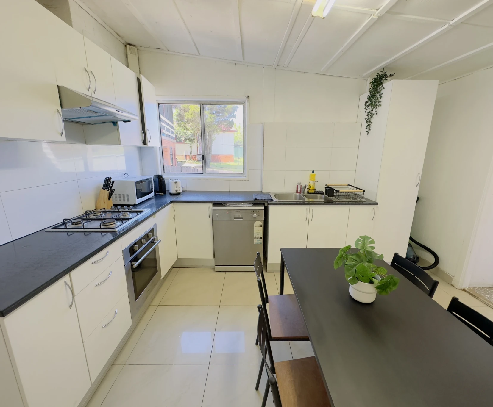 Room for Rent in Seven Hills, Sydney | $290, Furnished, Shared bathroom student accommodation in Sydney - img_4