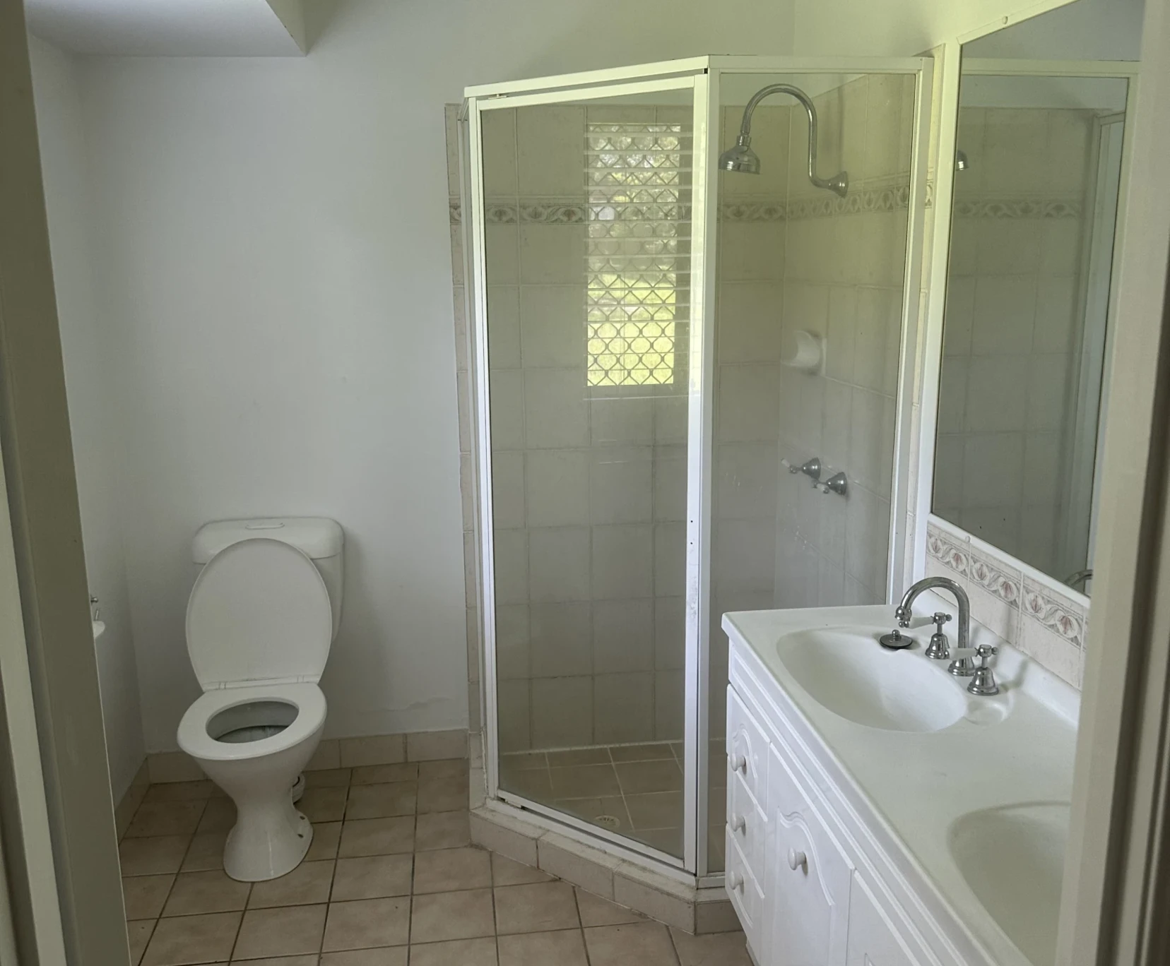 Room for Rent in Gaven, Gold Coast | $275, Unfurnished, Shared bathroom - student accommodation in Gold Coast - img_6
