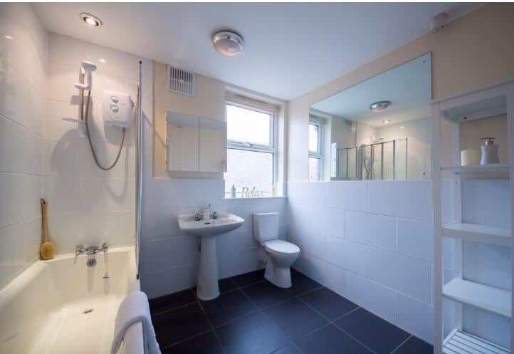 Available is a one double furnished room. - student accommodation in Leicester - img_6