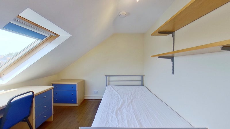 Available Now For Students And Professionals - student accommodation in Lenton - img_1