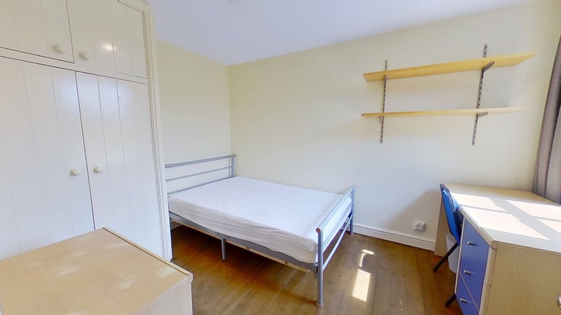 Available Now For Students And Professionals - student accommodation in Lenton - img_4
