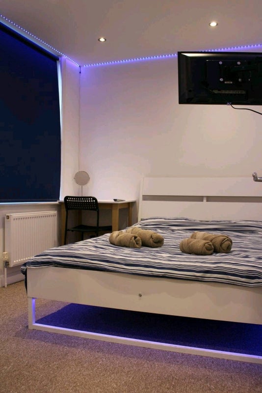 Avilable NOW  double bed near Southfields station - student accommodation in Wandsworth - img_1