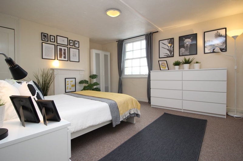 Room to let in Charlton Park student accommodation in Cheltenham - img_1