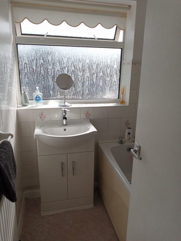 Beautiful Calming  Peaceful Bedroom - student accommodation in Bedford - img_5