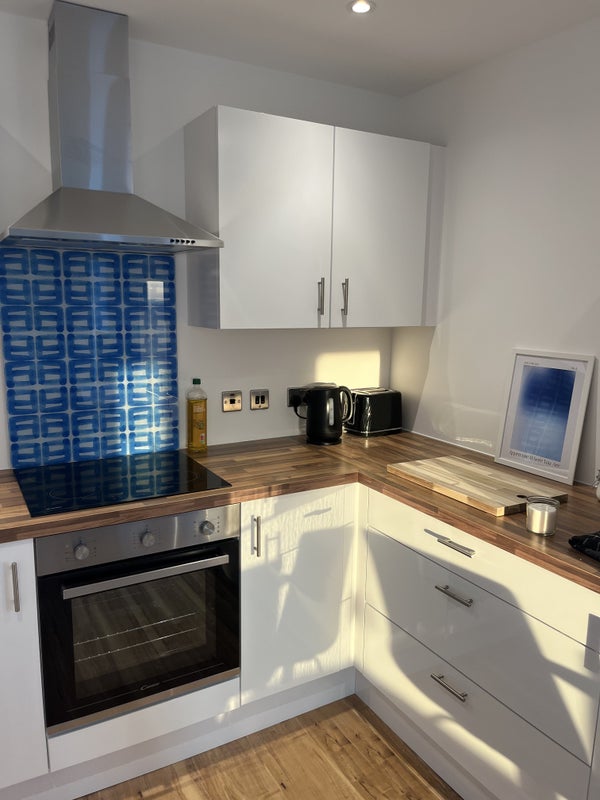 Beautiful Double Bedroom w/ private WC & view - student accommodation in Salford Quays - img_5