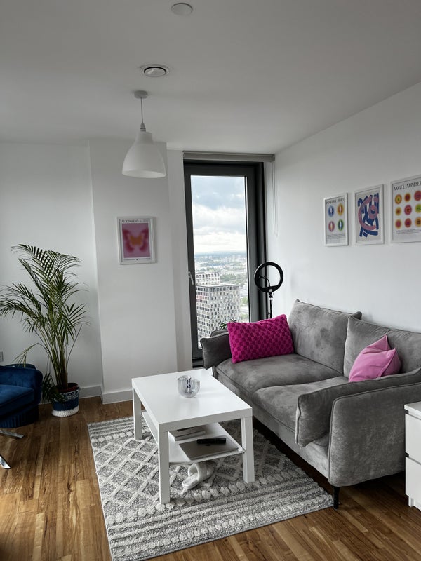 Beautiful Double Bedroom w/ private WC & view - student accommodation in Salford Quays - img_2