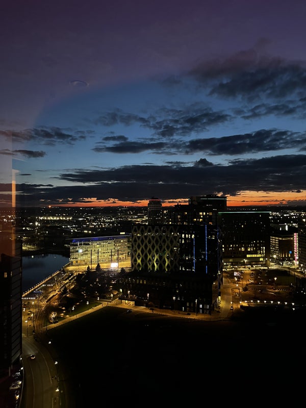Beautiful Double Bedroom w/ private WC & view - student accommodation in Salford Quays - img_7