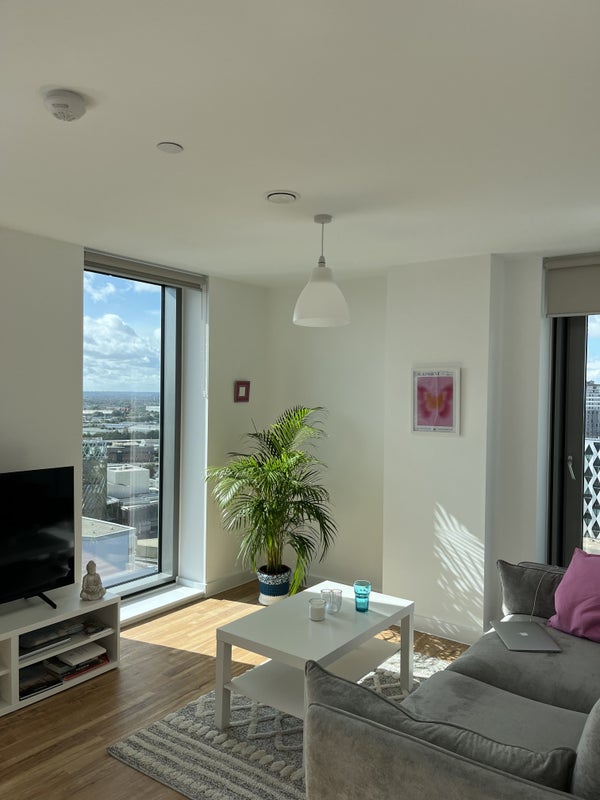 Beautiful Double Bedroom w/ private WC & view - student accommodation in Salford Quays - img_4