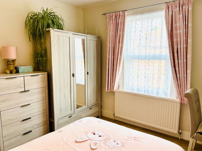 Beautiful Double Room for Lady Tenant - student accommodation in Feltham - img_2