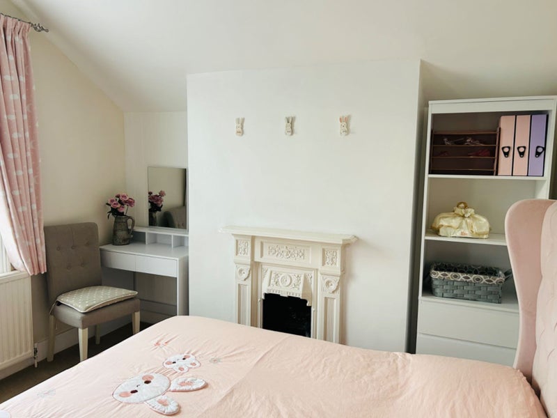 Beautiful Double Room for Lady Tenant - student accommodation in Feltham - img_3