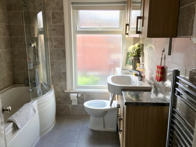 Beautiful Double Room for Lady Tenant - student accommodation in Feltham - img_7