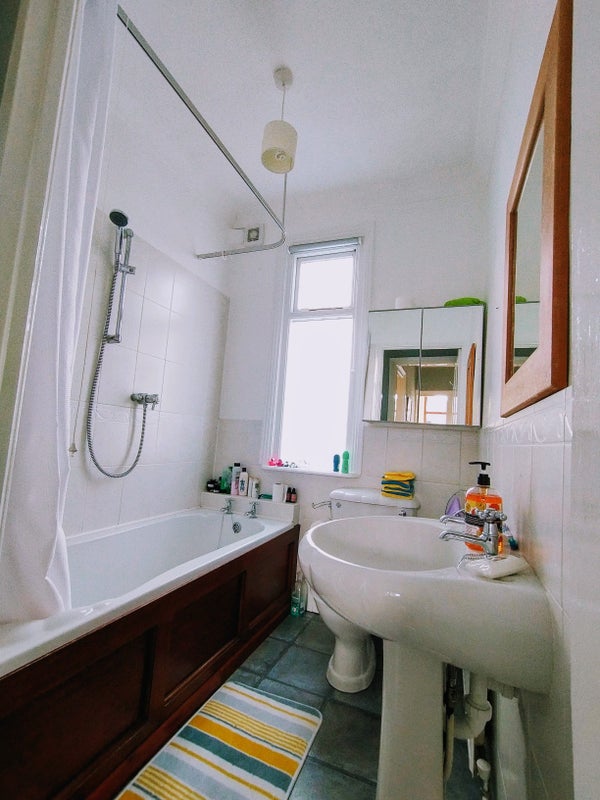 Beautiful double room in a spacious, friendly home - student accommodation in Sheffield - img_6