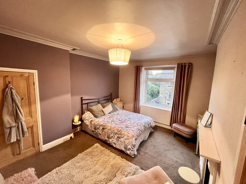 Beautiful king size room in large Victorian house - student accommodation in Halifax - img_1