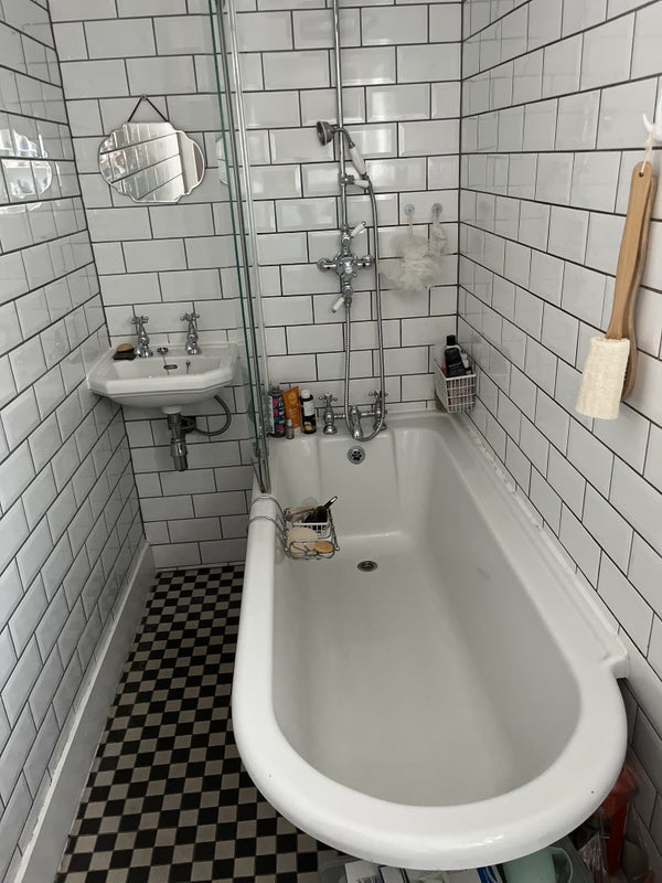 Beautiful  room  in  quiet  house  for  1 month - student accommodation in Catford - img_5