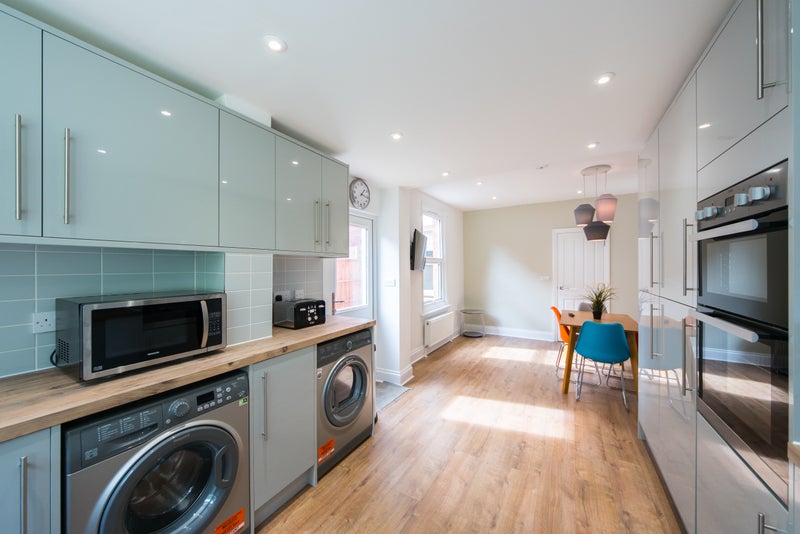 Beautifully Designed for Working Professionals - student accommodation in Reading - img_4
