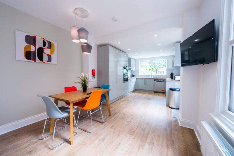 Beautifully Designed for Working Professionals - student accommodation in Reading - img_3