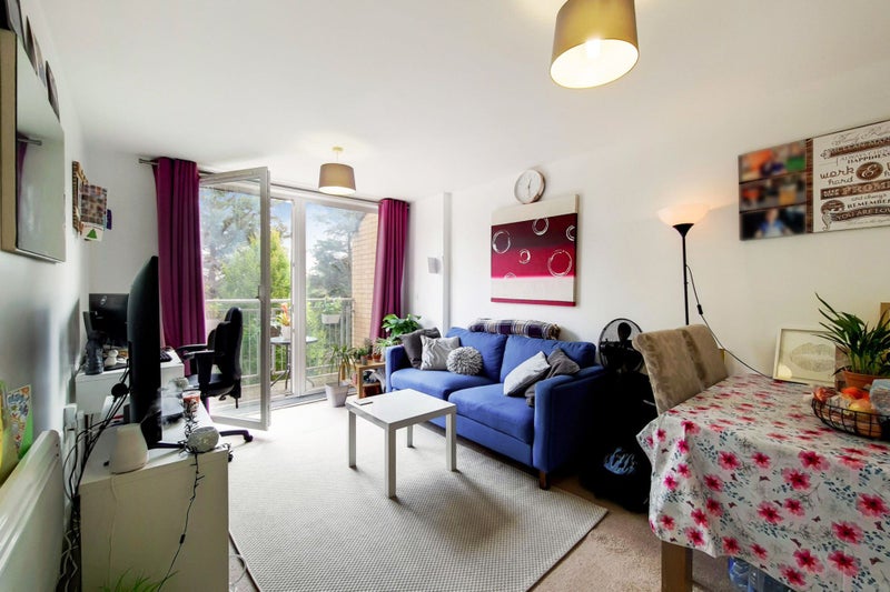 Bedroom available in a two bedroom flat. - student accommodation in Feltham - img_7