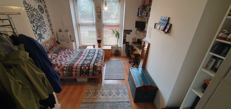 Bedroom for young professional in 2 bed flat share - student accommodation in Crosby - img_2