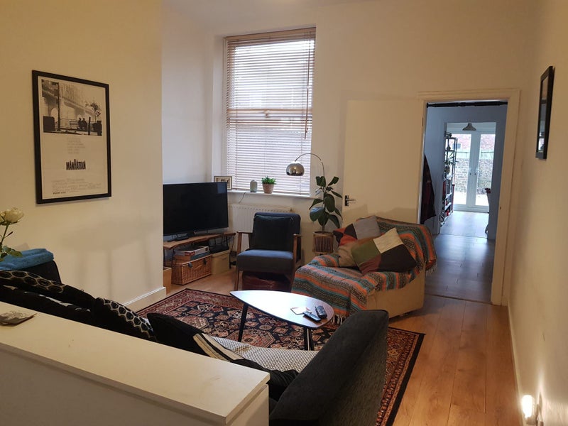 Bedroom for young professional in 2 bed flat share - student accommodation in Crosby - img_4