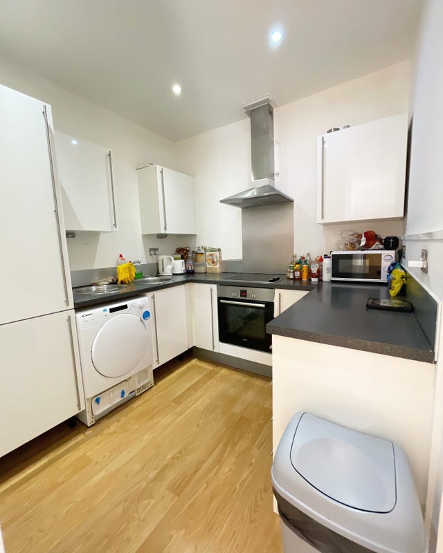 🚀 Bedroom With Bathroom Available Female Preferably - student accommodation in Docklands - img_10
