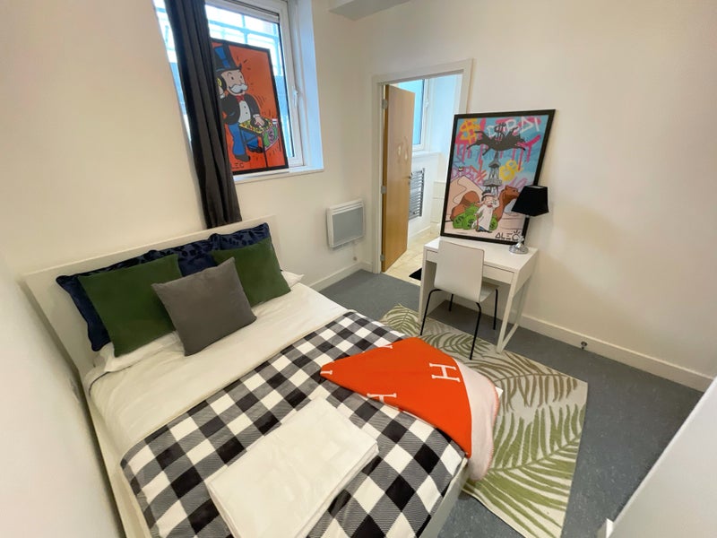 🚀 Bedroom With Bathroom Available Female Preferably - student accommodation in Docklands - img_2