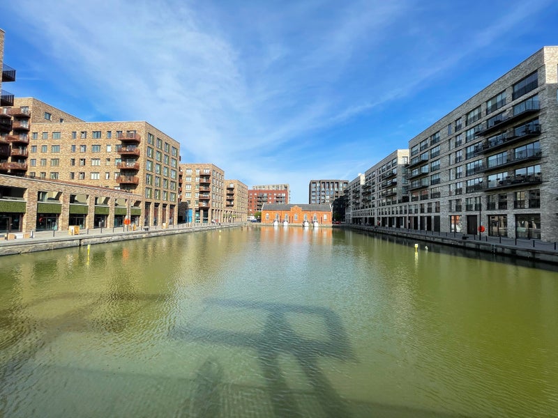🚀 Bedroom With Bathroom Available Female Preferably - student accommodation in Docklands - img_16
