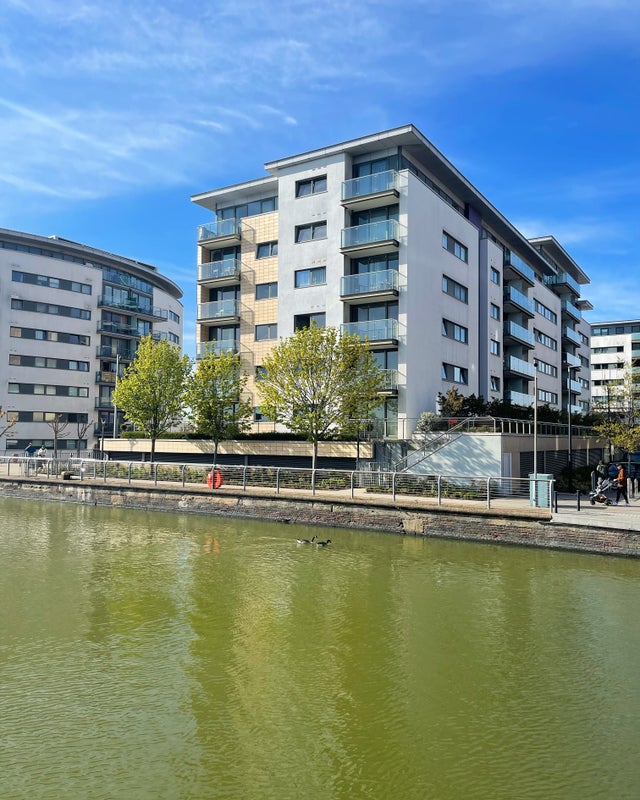 🚀 Bedroom With Bathroom Available Female Preferably - student accommodation in Docklands - img_14