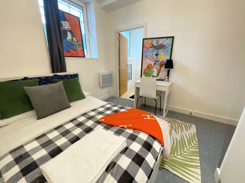 🚀 Bedroom With Bathroom Available Female Preferably - student accommodation in Docklands - img_7