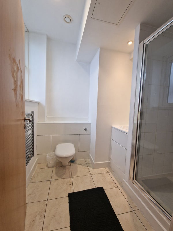 🚀 Bedroom With Bathroom Available Female Preferably - student accommodation in Docklands - img_13