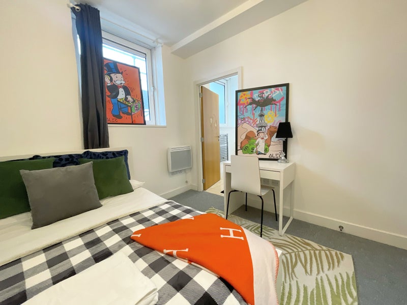 🚀 Bedroom With Bathroom Available Female Preferably - student accommodation in Docklands - img_9