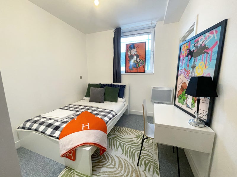 🚀 Bedroom With Bathroom Available Female Preferably - student accommodation in Docklands - img_8