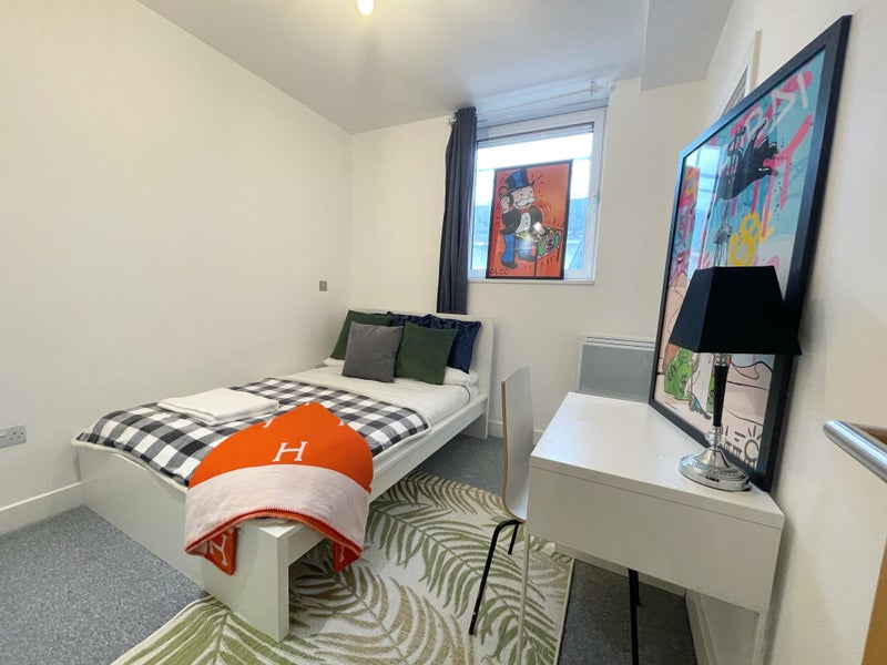 🚀 Bedroom With Bathroom Available Female Preferably - student accommodation in Docklands - img_1