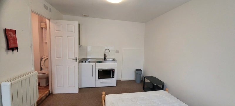 Bedsit for one - student accommodation in Falmouth - img_4