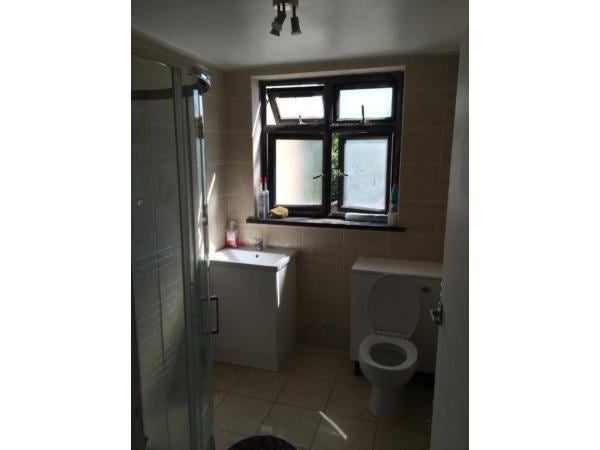 Big Double Bedroom Inclusive Bills £150/Week - student accommodation in Romford - img_4
