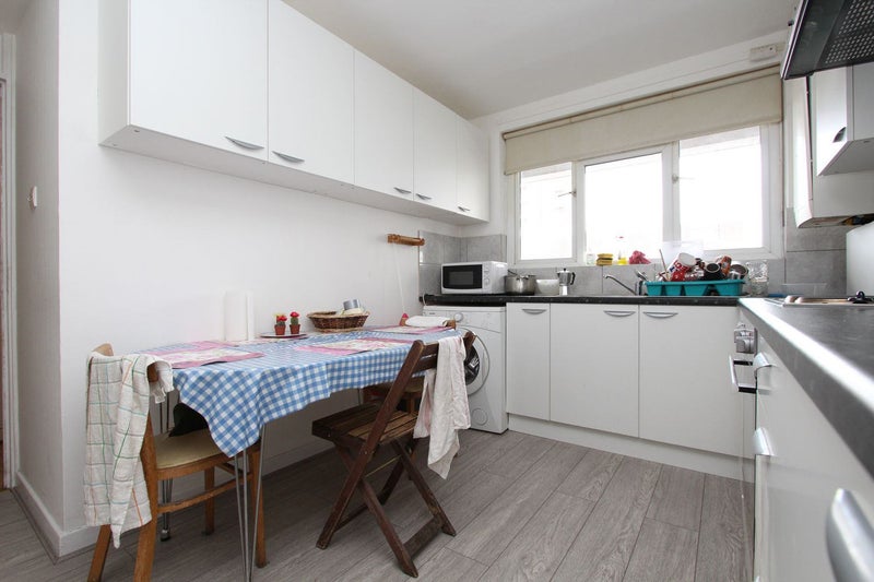 Big Double Room Available Now 5 min To BANK - student accommodation in Limehouse - img_3
