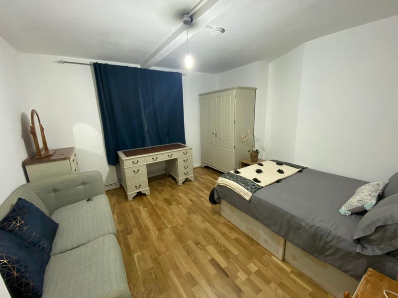 Big Double room available - student accommodation in Clerkenwell - img_1
