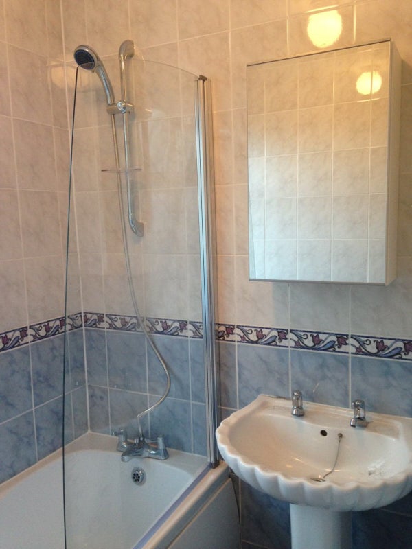 Big sunny single room in friendly cozy house - student accommodation in Boston Manor - img_1