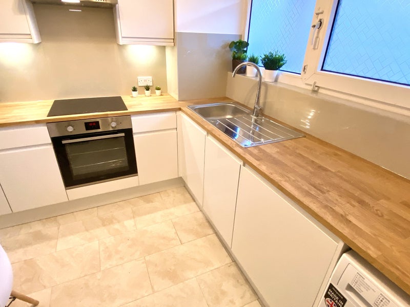 Bills inc, Free Cleaning service - student accommodation in London SW15 - img_5