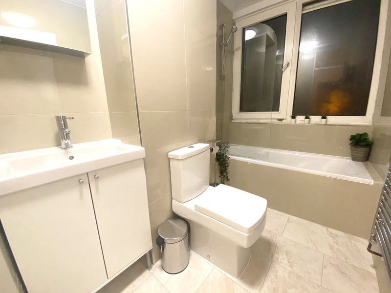 Bills inc, Free Cleaning service - student accommodation in London SW15 - img_6