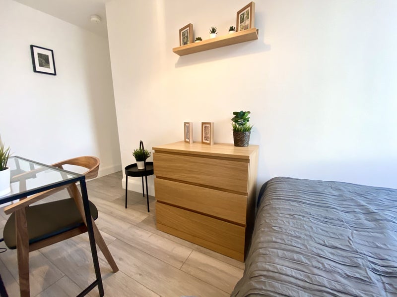 Bills inc, Free Cleaning service - student accommodation in London SW15 - img_3