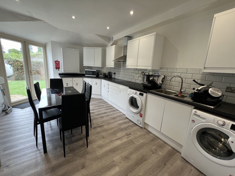 Brand New Furnished En-Suite Rooms - student accommodation in Buckingham - img_14