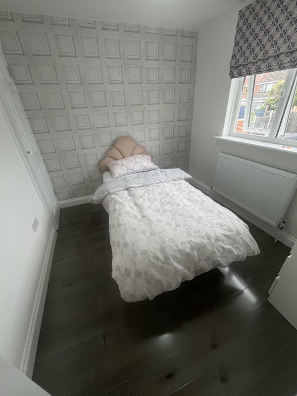 Brand new house with multiple rooms to rent - student accommodation in Erith - img_1