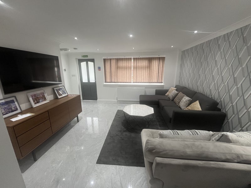 Brand new house with multiple rooms to rent - student accommodation in Erith - img_3