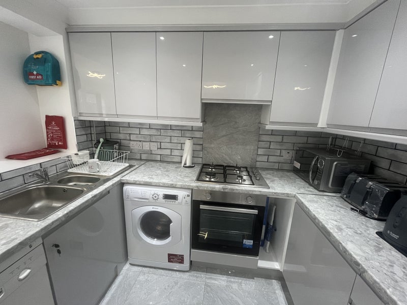 Brand new house with multiple rooms to rent - student accommodation in Erith - img_5